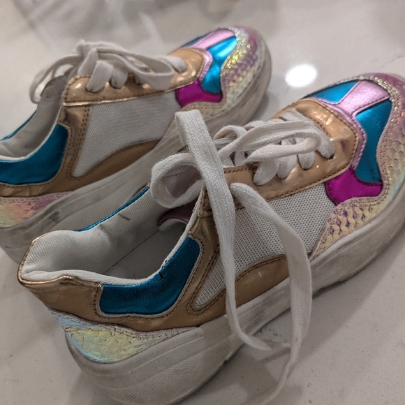 Big Girls Size 2 Steve Madden Multicolor Sneakers - Picture 2 of 4